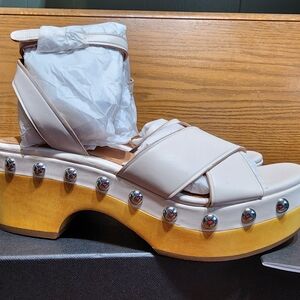 COACH Stylish Cream / Gold Platform Sandals 7.5